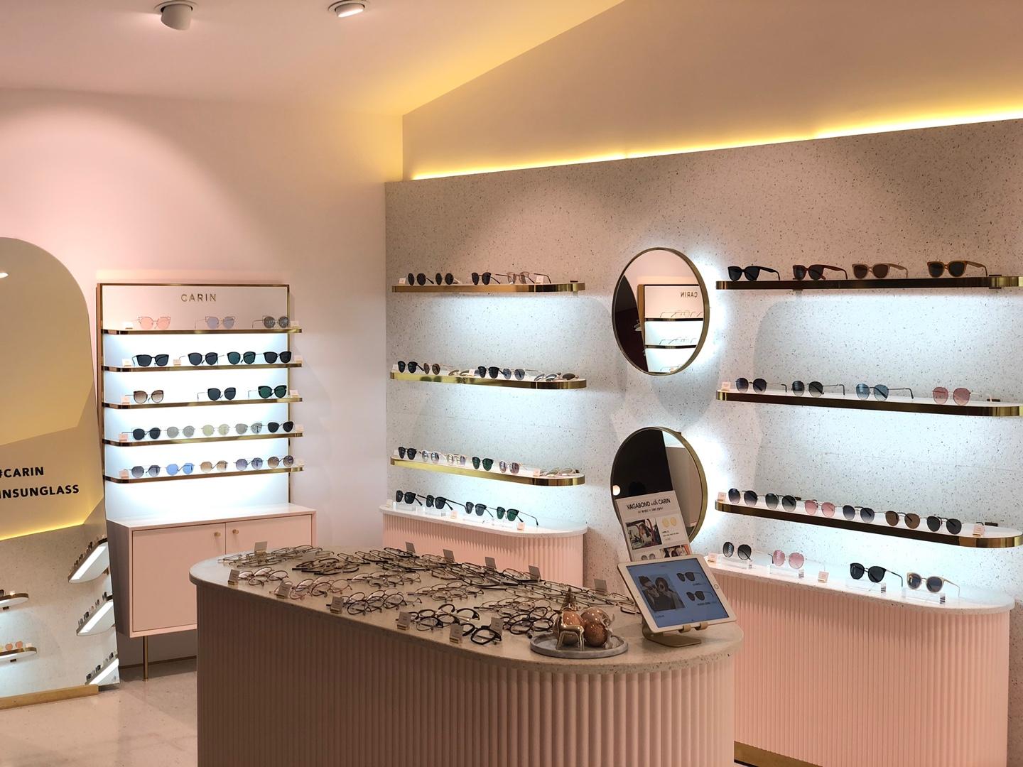 係眼鏡鋪同時又係一間咖啡廳？弘大「CARIN LOUNGE」探訪記，超靚打卡風格但...甜品令人差強人意